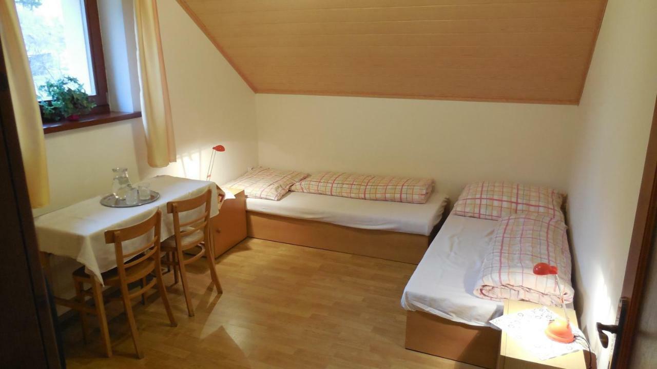 Privat Pod Kostolom - Ubytovanie Valca Exterior photo